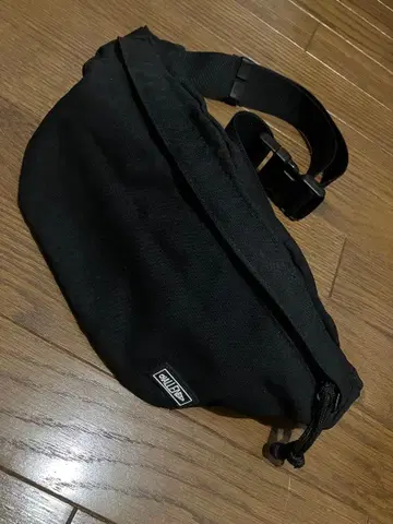 CHALLENGER 바디백 블랙 중고