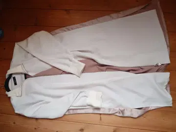 8hachi 화이트 롱 코트 새틴 맨투맨