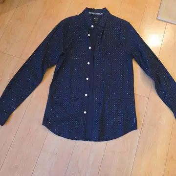 Armani Exchange 네이비 도트 무늬 셔츠