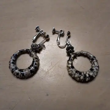 후프 귀찌 베이지 블랙