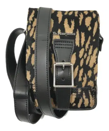 닥터마틴 숄더백 레오파드 무늬