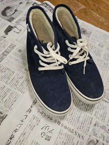 VANS 네이비 처카 스니커즈