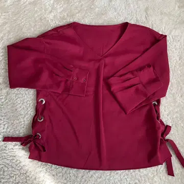 핑키앤다이안 실키 트윌 아일렛 레이스업 블라우스 38