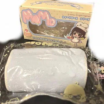 MoMo 스튜디오 롤케이크 스퀴즈