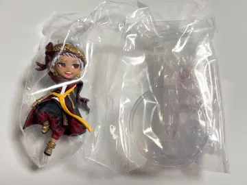 트위스테 카림 피규어