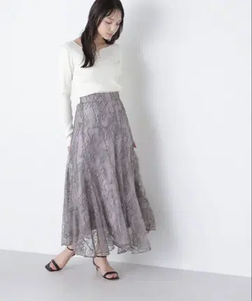 NATURAL BEAUTY BASIC 플레어 튤 자수 에스카르고 스컬 S