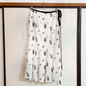 Pedicel 자수 머메이드 플레어 스커트