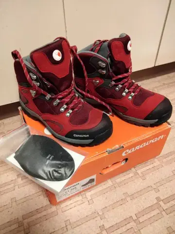 Caravan 레드 하이컷 등산화