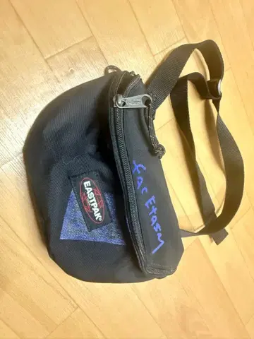 미사용품! EASTPAK, 바디 백, 바니스 뉴욕 구매, 2만 엔