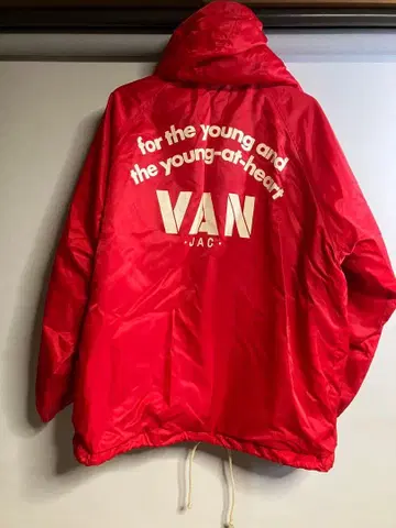 VAN 레드 자켓 후드 부착