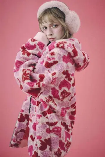 갈피 핑크 카모 보아 후드티