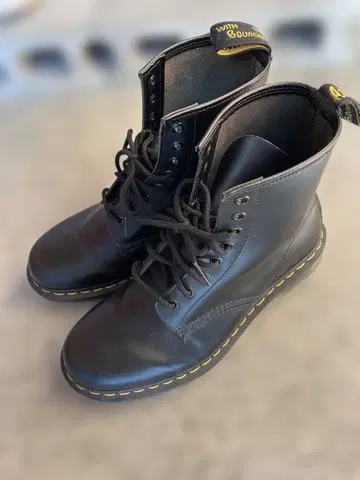 닥터 마틴 블랙 워크 부츠