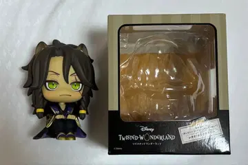 트위스테 룩업 레오나