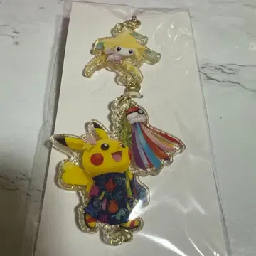 포켓몬 센터 토호쿠 이어지는 아크릴 키링 피카츄 지라치