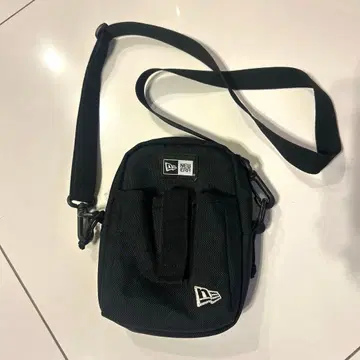 NEW ERA 블랙 숄더백