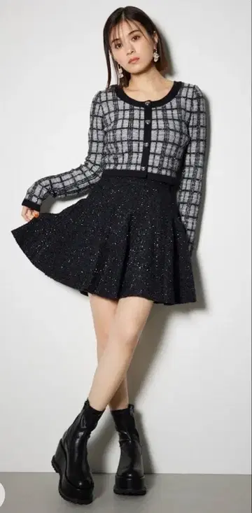 리엔다 볼륨 프릴 라메 트위드 스캇 숏팬츠 스나이델