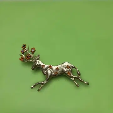 파르나토팍 사슴 브로치 메르헨