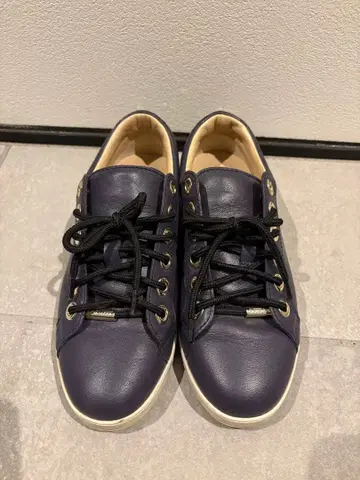 지미추 네이비 가죽 로우컷 스니커즈