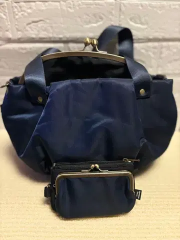 AYANOKOJI 가마구치 토트백과 멀티 케이스 세트