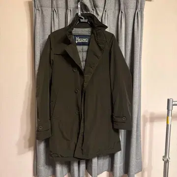 Herno 올리브색 다운 트렌치코트
