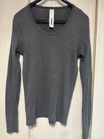 ATTACHMENT 어태치먼트 긴팔 티셔츠 롱티 그레이 U넥