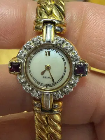 SEIKO 펄 다이얼 손목시계