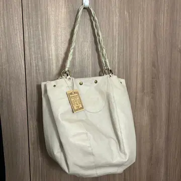 BEARDSLEY 화이트 가죽 토트백