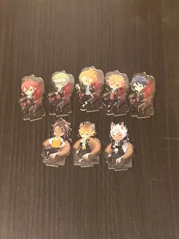 트위스테 아크릴 스탠드