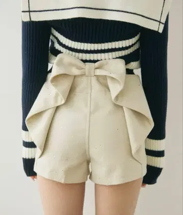 TITTY&CO. 백리본 라메 숏팬츠 S