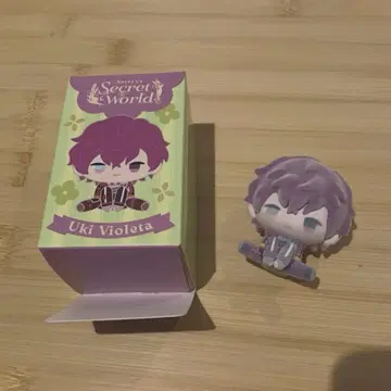 우키 비올레타 플로키 마스코트