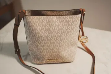 MICHAEL KORS MK 올 패턴 숄더백 브라운