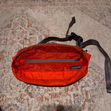 파타고니아 라이트웨이트 트래블 힙팩 오렌지 바디백