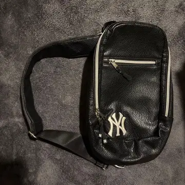 뉴욕 양키스 숄더백 블랙