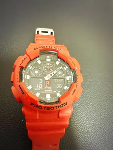 G-SHOCK 빨간색 디지털/아날로그 시계 RESIST GA-100B