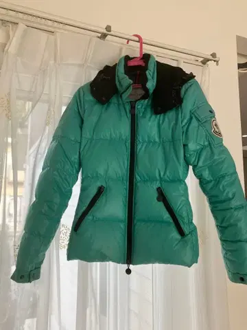 MONCLER 민트 그린 다운 자켓