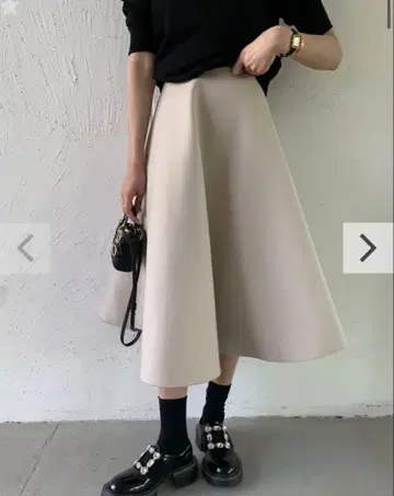 [새상품급] 인기! 벌스데이 바쉬 A라인 본딩 스커트 베이지 M