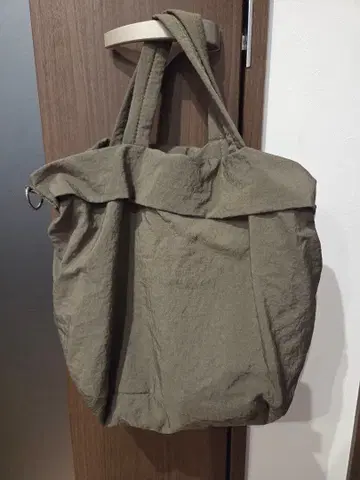 올리브 그린 숄더백