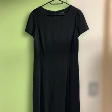 ketty 블랙 반팔 무릎 기장 원피스