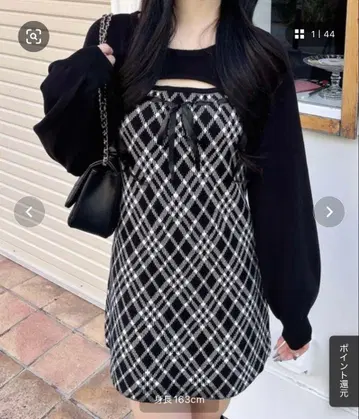 INGNI 데콜테 오픈 체크 무늬 절개 니트 원피스