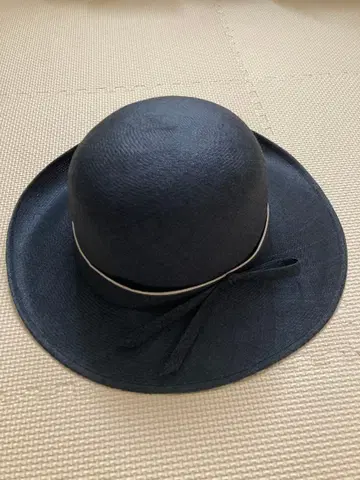 은색 체인 여성용 네이비 밀짚모자