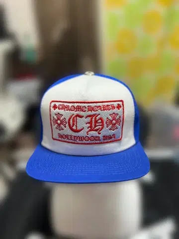 CHROME 자수 로고 트래커 캡 화이트/블루