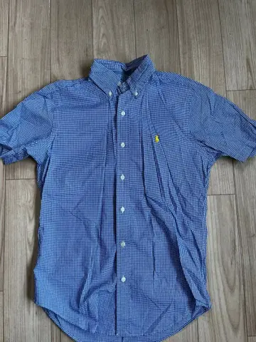 파랑과 화이트 체크 버튼 다운 반팔 셔츠