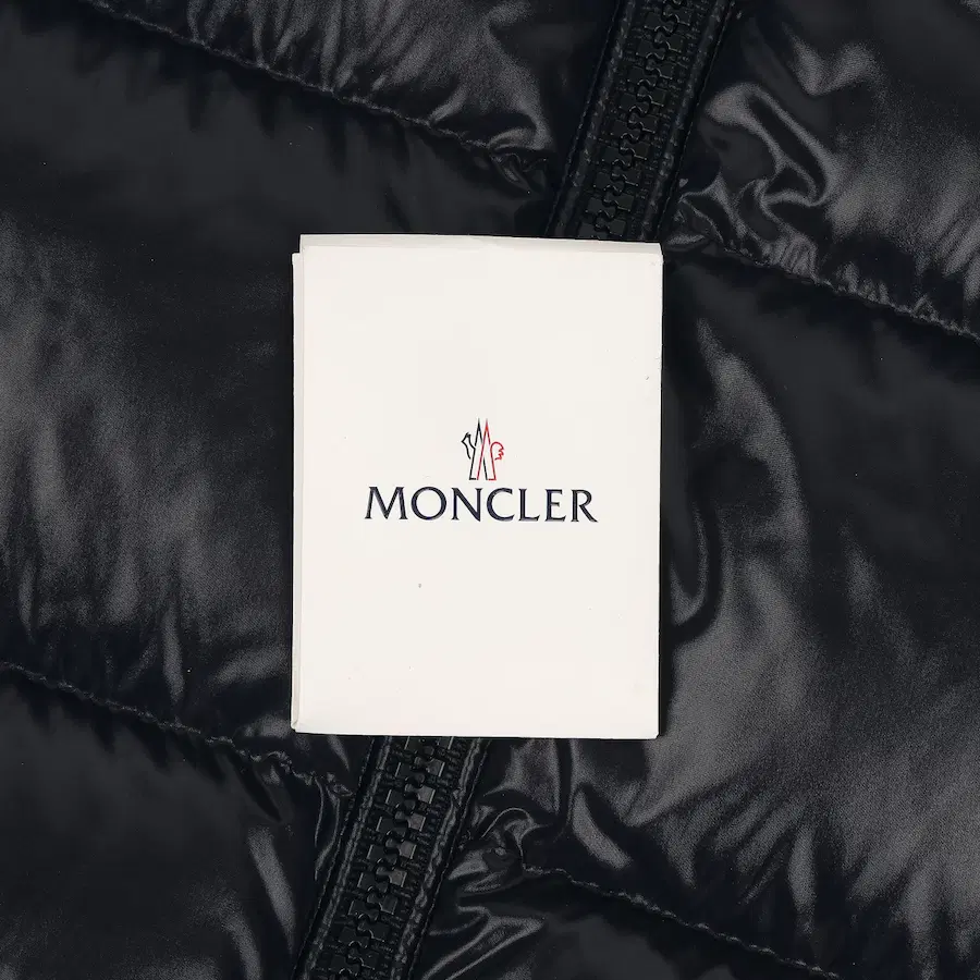Moncler Maya 短款羽绒服