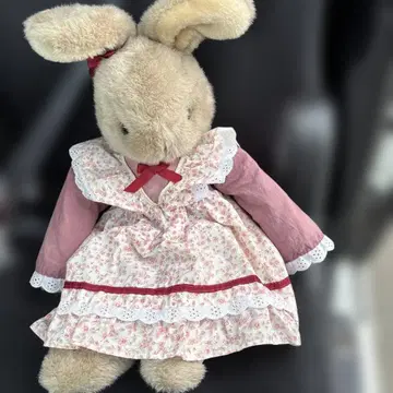 레트로 토끼 봉제 인형 꽃무늬 드레스