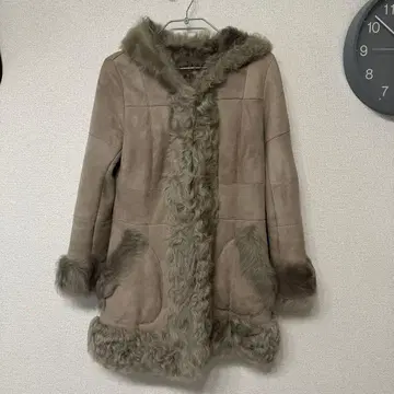 [ REVISITATIOO ] 후드 부착 무스탕 코트 베이지 티베탄 램