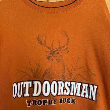 OUTDOORS MAN 트로피 백 프린트 트레이닝복