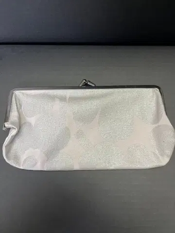 새상품 마리메꼬 실버 글리터 가마구치 파우치 약 25cm