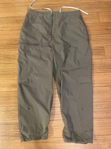 ssz 파라슈트 팬츠 M 사이즈 올리브