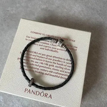 새상품급 [파베 장식] PANDORA 블랙 가죽 뜨개질 팔찌