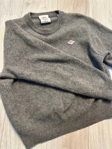 단톤 크루넥 풀오버 롱 슬리브 스웨터